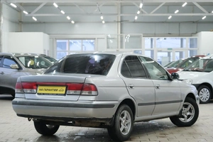 Седан Nissan Sunny 2001 года, 369000 рублей, Омск