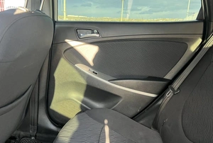 Седан Hyundai Solaris 2013 года, 800000 рублей, Солонцы