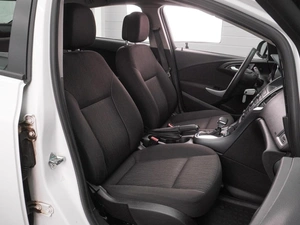 Седан Opel Astra 2014 года, 924000 рублей, Воронеж