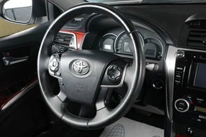 Седан Toyota Camry 2013 года, 1569000 рублей, Тюмень