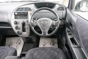 Хетчбэк Toyota Ractis 2006 года, 629000 рублей, Красноярск