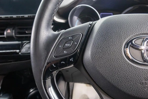 Внедорожник Toyota C-HR 2017 года, 2499000 рублей, Барнаул