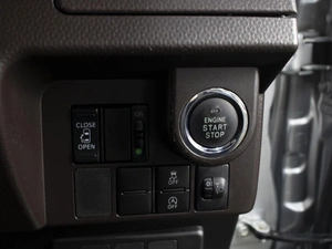 Минивэн Toyota Roomy 2018 года, 998000 рублей, Омск