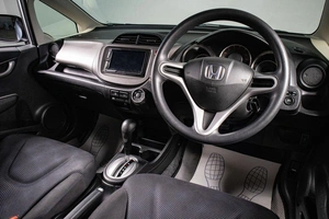 Хетчбэк Honda Fit 2012 года, 949000 рублей, Сургут