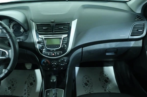 Седан Hyundai Solaris 2013 года, 899000 рублей, Омск