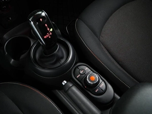 Хетчбэк MINI Cooper 2018 года, 2077077 рублей, Москва