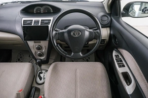 Седан Toyota Belta 2005 года, 549000 рублей, Красноярск