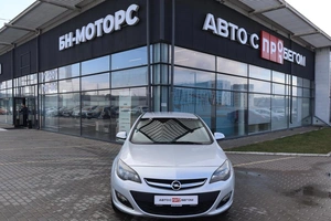 Седан Opel Astra 2013 года, 900000 рублей, Мирное