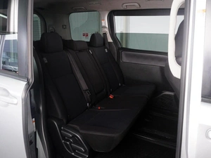 Минивэн Toyota Voxy 2017 года, 1998000 рублей, Минеральные Воды