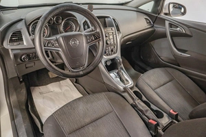 Хетчбэк Opel Astra GTC 2013 года, 1129000 рублей, Челябинск