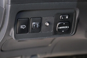 Хетчбэк Toyota Corolla 2007 года, 879000 рублей, Омск