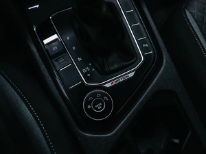 Внедорожник Volkswagen Tiguan 2020 года, 2000000 рублей, Красноярск