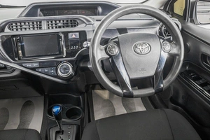 Хетчбэк Toyota Aqua 2016 года, 1099000 рублей, Барнаул