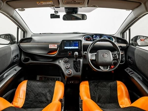 Минивэн Toyota Sienta 2021 года, 1640000 рублей, Красноярск