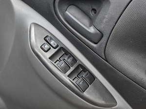 Хетчбэк Toyota Vitz 2001 года, 385000 рублей, Красноярск