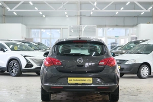 Хетчбэк Opel Astra 2014 года, 769000 рублей, Омск