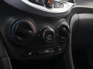 Седан Hyundai Solaris 2011 года, 860000 рублей, Омск