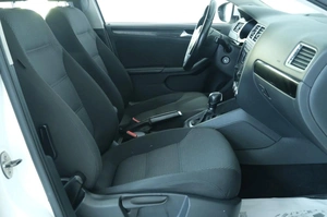 Седан Volkswagen Jetta 2013 года, 1039000 рублей, Омск