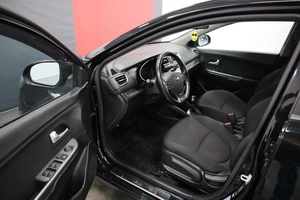 Седан Kia Rio 2017 года, 1330000 рублей, Курск