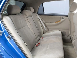 Хетчбэк Toyota Corolla 2004 года, 610000 рублей, Омск