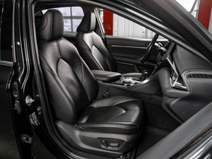 Седан Toyota Camry 2023 года, 3319000 рублей, Тюмень