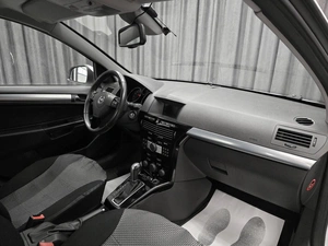 Седан Opel Astra 2010 года, 660000 рублей, Красноярск