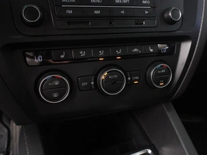 Седан Volkswagen Jetta 2015 года, 1292000 рублей, Красный Пахарь