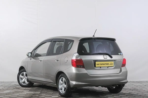 Хетчбэк Honda Fit 2005 года, 549000 рублей, Кемерово