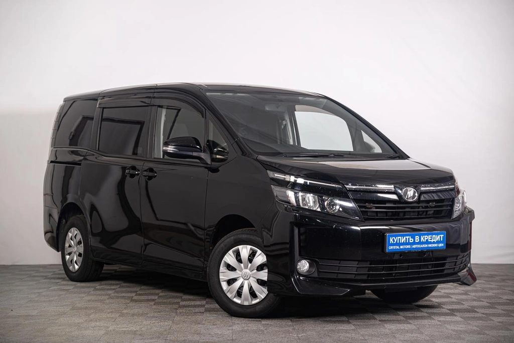Минивэн Toyota Voxy 2015 года, 1699000 рублей, Томск