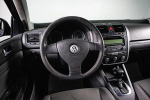 Седан Volkswagen Jetta 2009 года, 529000 рублей, Сургут