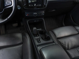 Внедорожник Volvo XC40 2019 года, 2499000 рублей, Саратов
