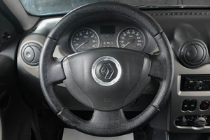 Хетчбэк Renault Sandero 2011 года, 429000 рублей, Тюмень