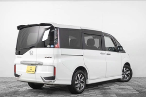 Минивэн Honda Stepwgn Spada 2016 года, 1849000 рублей, Кемерово
