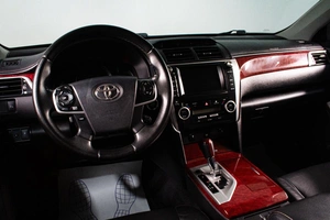 Седан Toyota Camry 2013 года, 1649000 рублей, Сургут