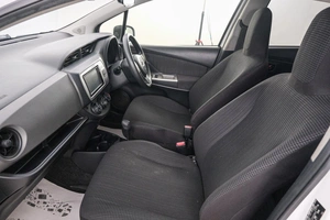 Хетчбэк Toyota Vitz 2016 года, 919000 рублей, Красноярск