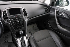 Хетчбэк Opel Astra 2011 года, 769000 рублей, Красноярск