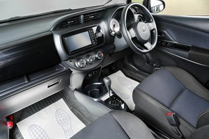 Хетчбэк Toyota Vitz 2017 года, 1259000 рублей, Тюмень