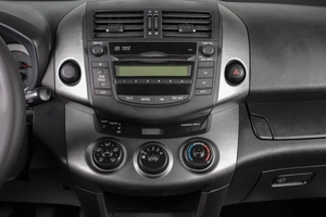 Внедорожник Toyota RAV4 2010 года, 1199000 рублей, Тюмень