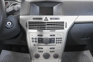 Хетчбэк Opel Astra 2008 года, 399000 рублей, Кемерово