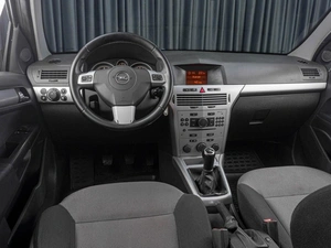 Седан Opel Astra 2010 года, 519000 рублей, Тюмень
