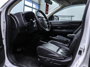 Внедорожник Mitsubishi Outlander 2018 года, 2200000 рублей, Красноярск