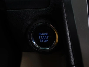 Седан Toyota Camry 2015 года, 2439000 рублей, Воронеж