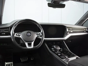 Внедорожник Volkswagen Touareg 2019 года, 4130000 рублей, Омск
