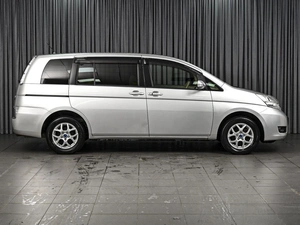 Минивэн Toyota Isis 2011 года, 964000 рублей, Ставрополь