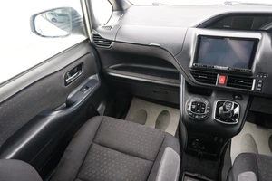 Минивэн Toyota Voxy 2014 года, 2049000 рублей, Красноярск