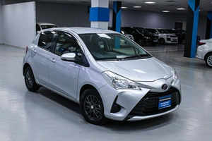 Хетчбэк Toyota Vitz 2017 года, 958000 рублей, Солонцы