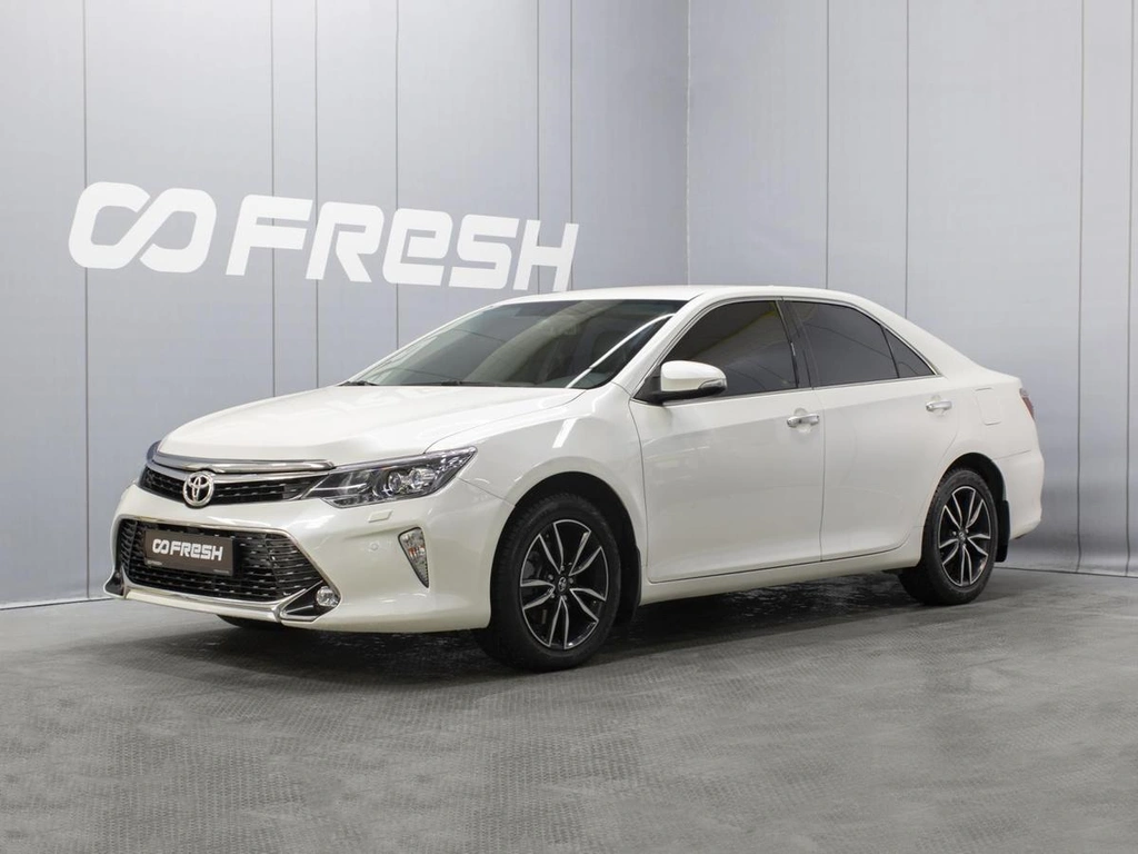 Седан Toyota Camry 2018 года, 2690000 рублей, Омск