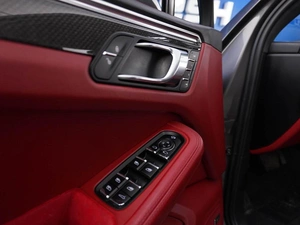 Внедорожник Porsche Macan Turbo 2014 года, 2699982 рублей, Москва