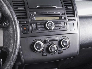 Хетчбэк Nissan Tiida 2013 года, 900000 рублей, Ростов-на-Дону
