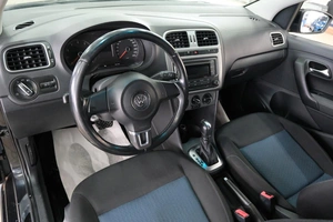 Седан Volkswagen Polo 2013 года, 799000 рублей, Омск